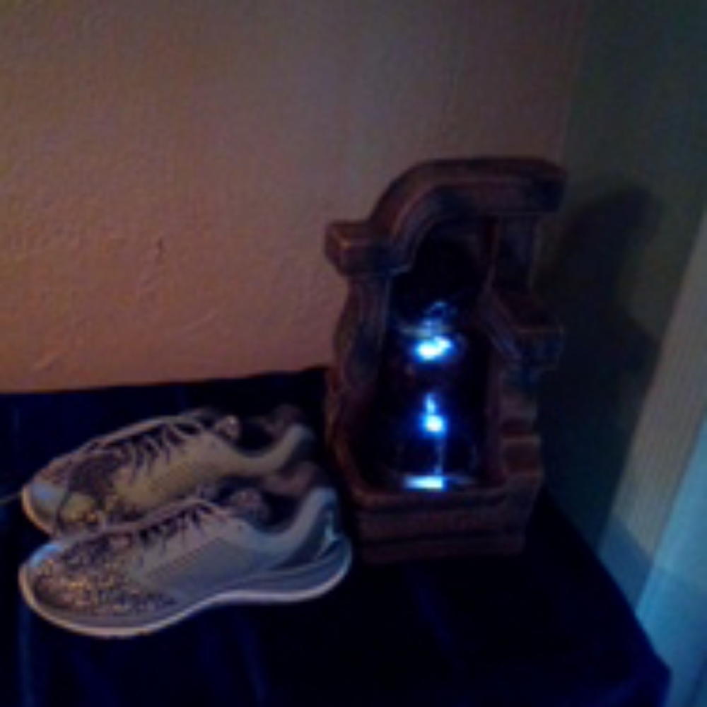 Shoes - Picture 2 of 4